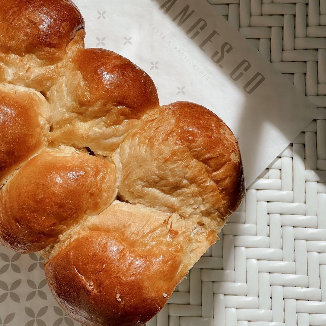 Brioche sobre servilleta de Frances.Co